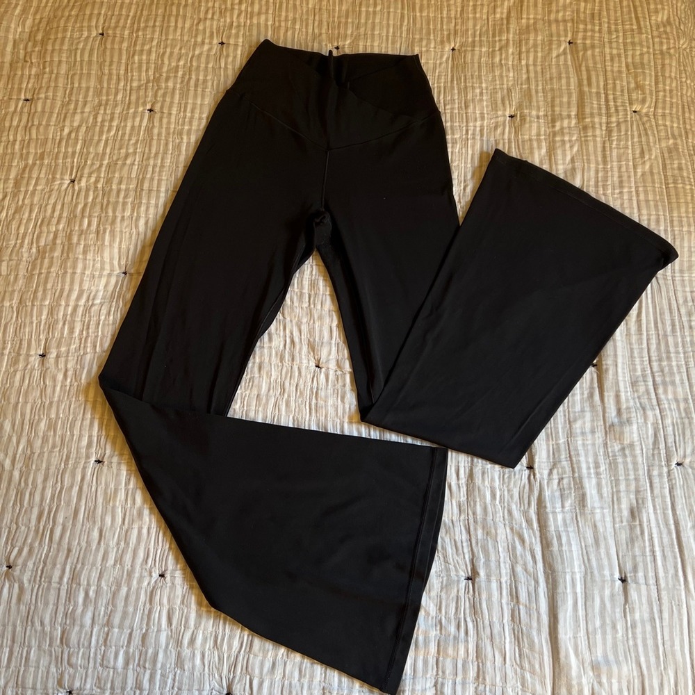 OFFLINE by Aerie Real Me Crossover High Waisted Flare Leggings Black L 32 Inseam